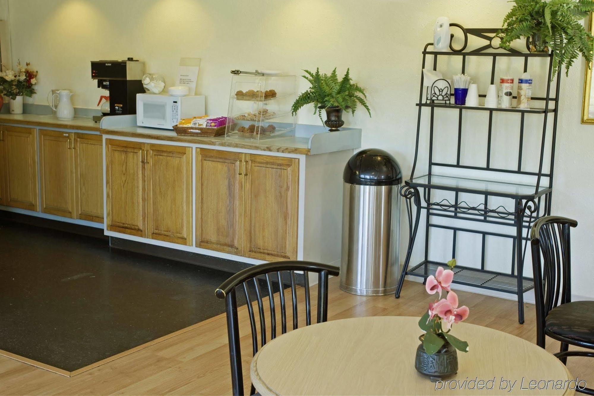 Americas Best Value Inn - Chesapeake Restaurant photo